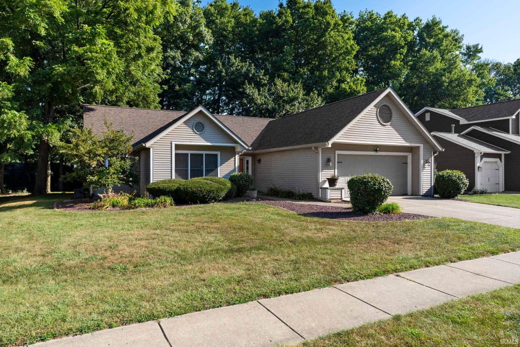 Photo of 710 Bur Oak W Court, Lafayette, IN 47909 (MLS # 202636708)