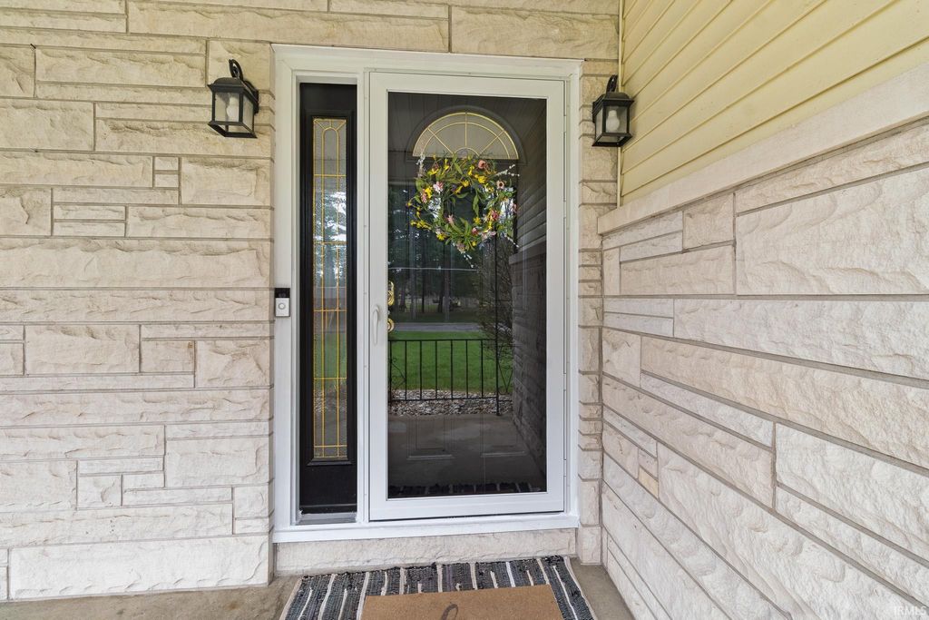 Photo of 1705 E Springhill Road, Warsaw, IN 46580 (MLS # 202613908)