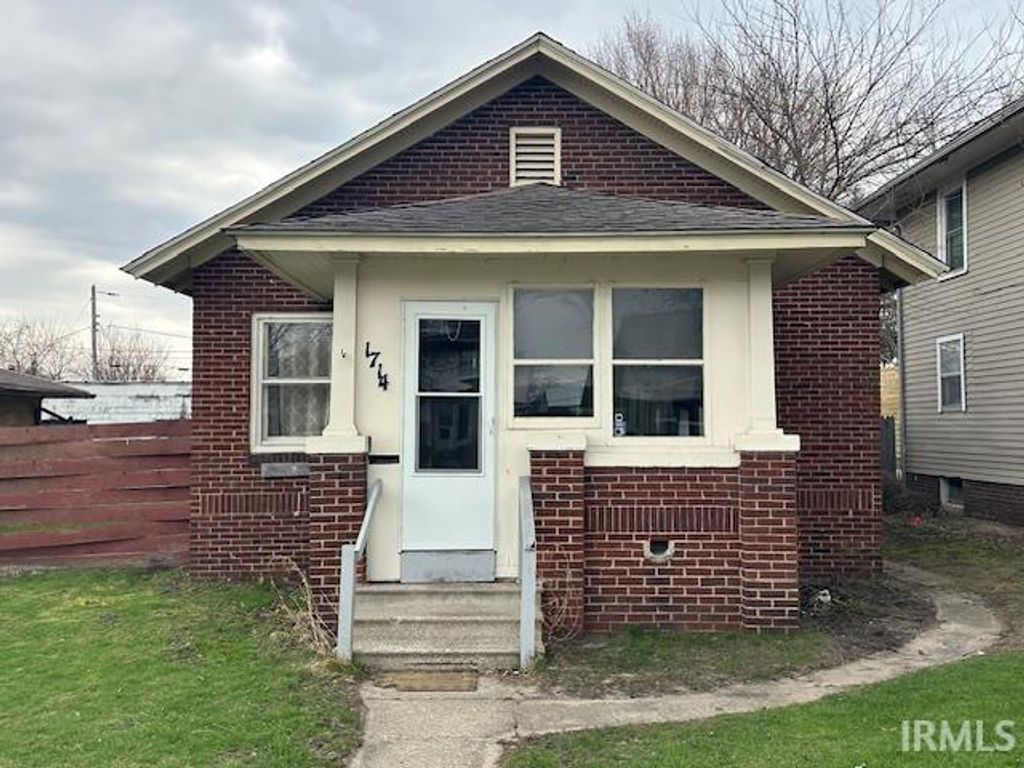 Photo of 1714 S Twyckenham Drive, South Bend, IN 46613 (MLS # 202610559)