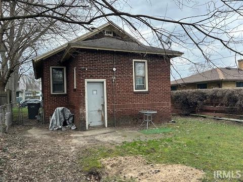 Tiny photo for 1714 S Twyckenham Drive, South Bend, IN 46613 (MLS # 202610559)