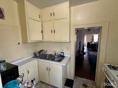 Tiny photo for 1714 S Twyckenham Drive, South Bend, IN 46613 (MLS # 202610559)