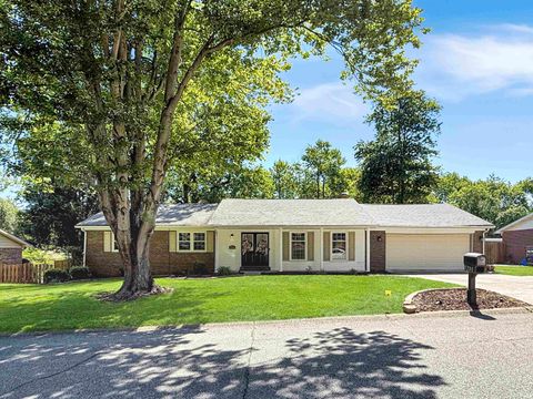 Photo of 5200 Kenwood Drive, Newburgh, IN 47630 (MLS # 202617840)