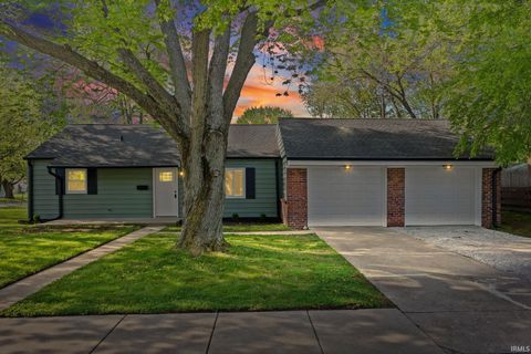 Tiny photo for 2621 Underwood Street, Lafayette, IN 47904 (MLS # 202613905)