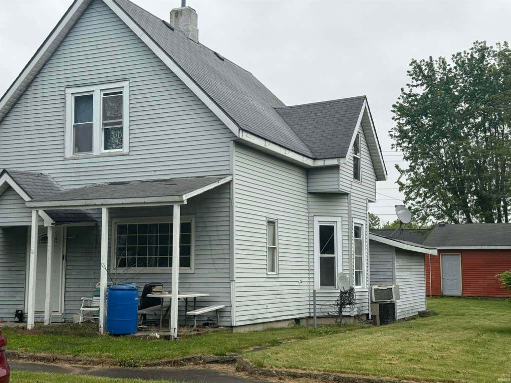 Photo of 607 S Jefferson Street, Hartford City, IN 47348 (MLS # 202628801)