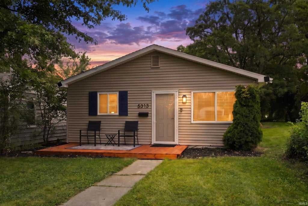 Photo of 5313 Mcclellan Street, Fort Wayne, IN 46807 (MLS # 202639320)