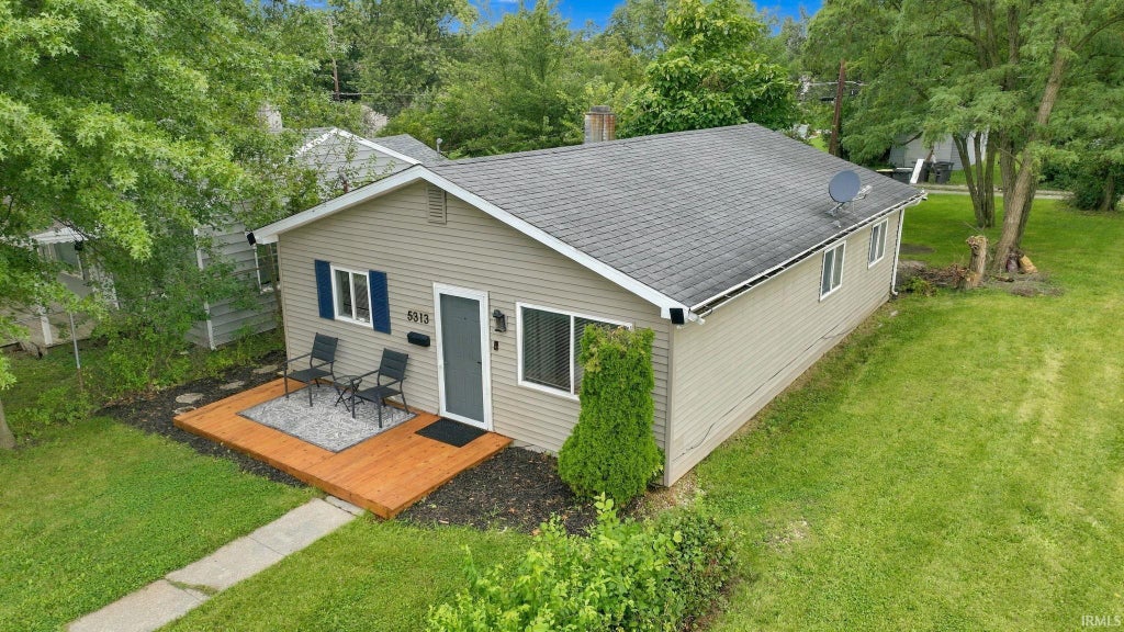 Photo of 5313 Mcclellan Street, Fort Wayne, IN 46807 (MLS # 202639320)