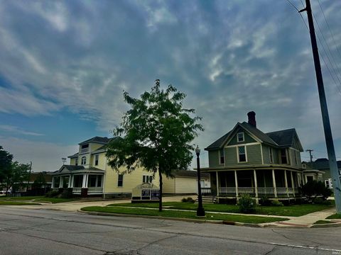 Photo of 529 W Jefferson Boulevard, Fort Wayne, IN 46802 (MLS # 202608705)