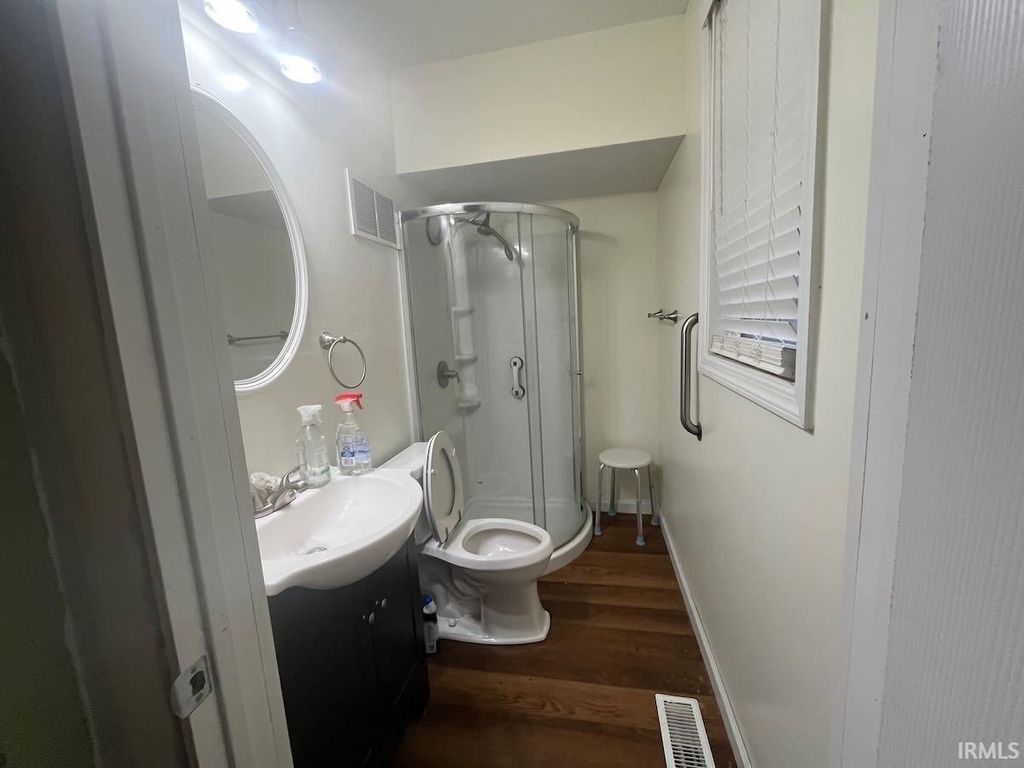 Photo of 509 E Lusher Avenue, Elkhart, IN 46517 (MLS # 202542952)