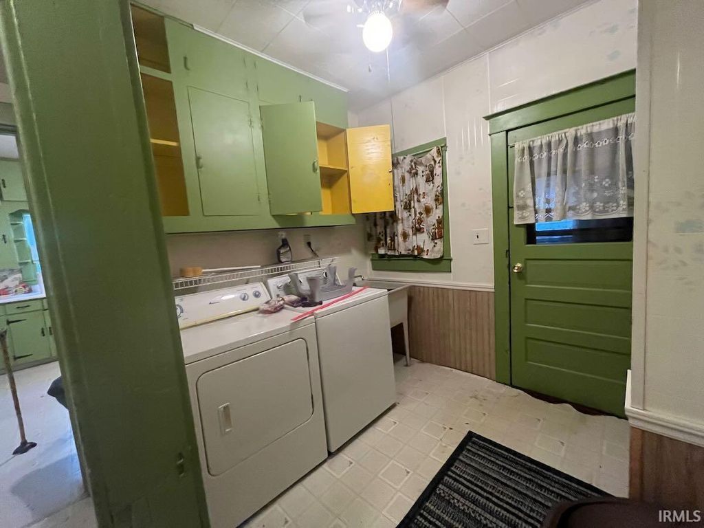 Photo of 509 E Lusher Avenue, Elkhart, IN 46517 (MLS # 202542952)