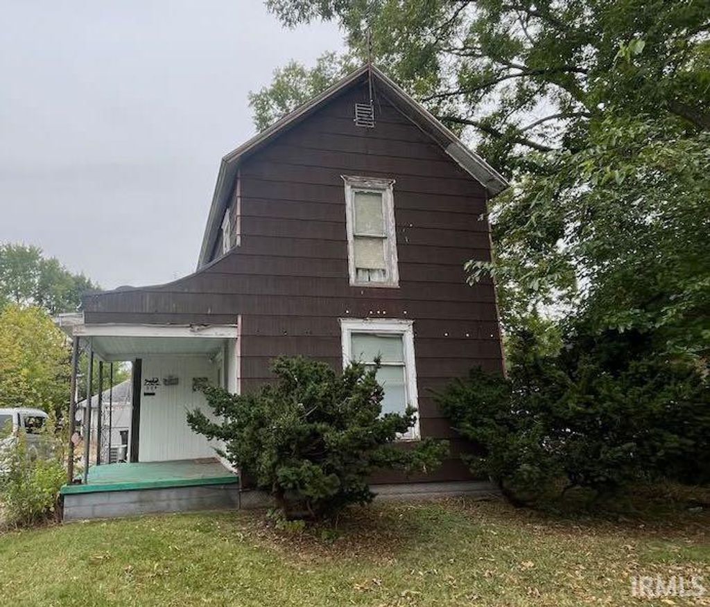 Photo of 509 E Lusher Avenue, Elkhart, IN 46517 (MLS # 202542952)