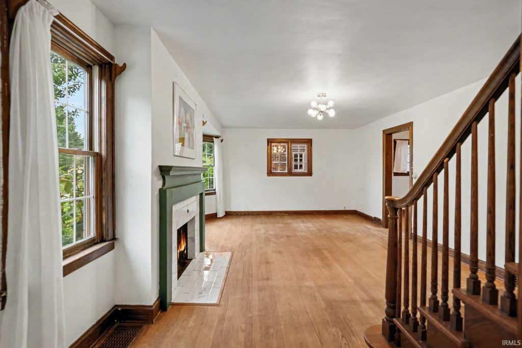 Photo of 829 E Woodside Street, South Bend, IN 46614 (MLS # 202633411)