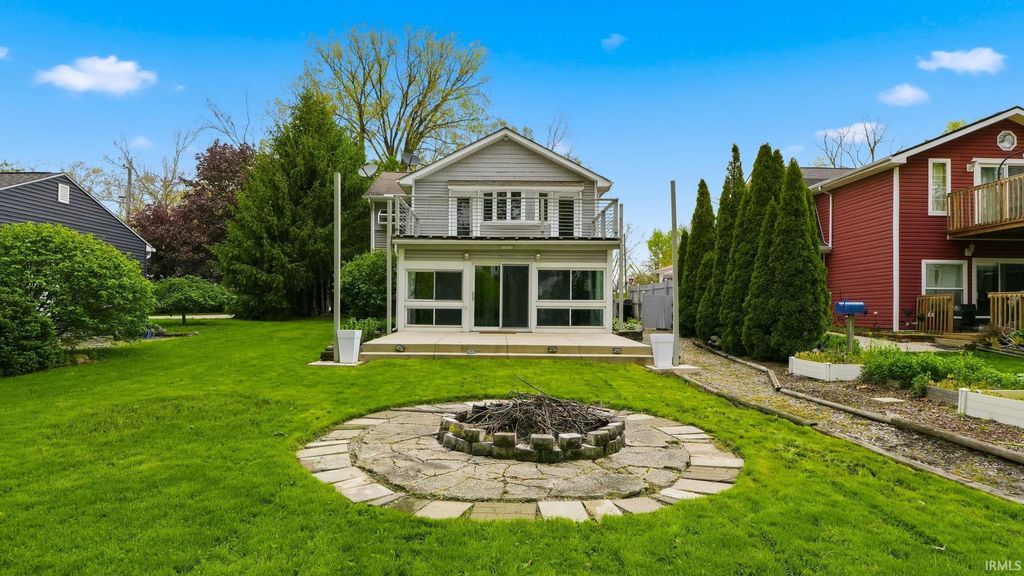 Photo of 7711 N Arnold Road RD, Columbia City, IN 46725 (MLS # 202617371)