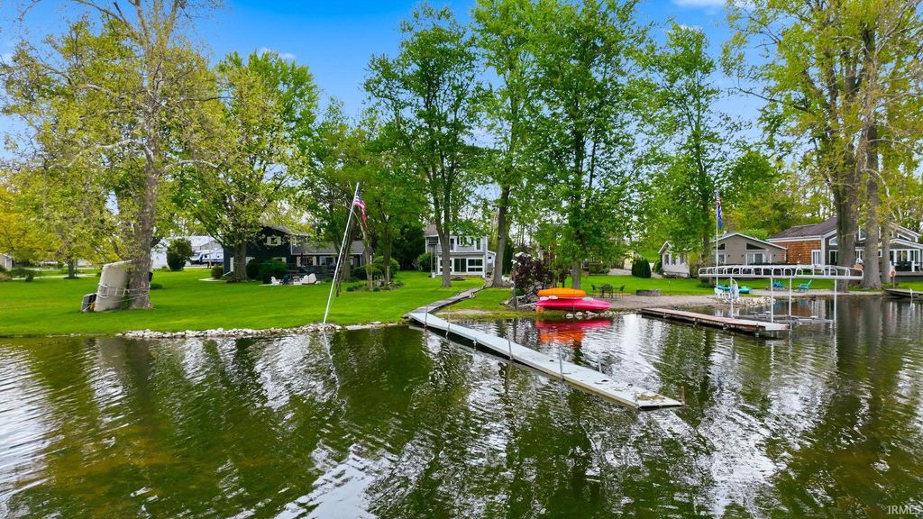 Photo of 7711 N Arnold Road RD, Columbia City, IN 46725 (MLS # 202617371)