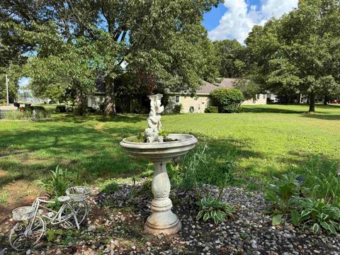 Tiny photo for 823 Frontier Drive, Rochester, IN 46975 (MLS # 202525332)