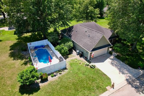 Tiny photo for 823 Frontier Drive, Rochester, IN 46975 (MLS # 202525332)