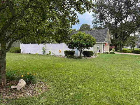 Tiny photo for 823 Frontier Drive, Rochester, IN 46975 (MLS # 202525332)