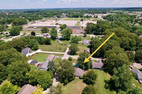 Tiny photo for 823 Frontier Drive, Rochester, IN 46975 (MLS # 202525332)