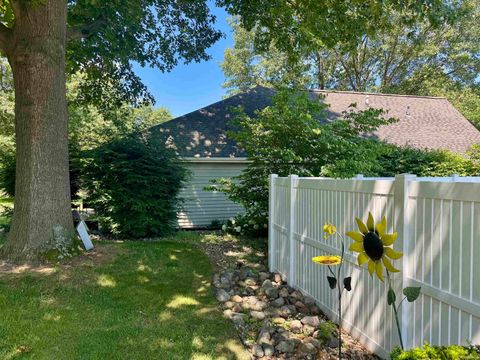 Tiny photo for 823 Frontier Drive, Rochester, IN 46975 (MLS # 202525332)