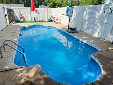 Tiny photo for 823 Frontier Drive, Rochester, IN 46975 (MLS # 202525332)