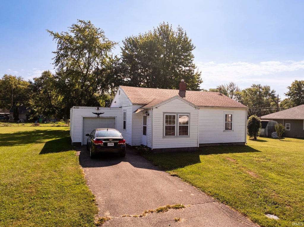 Photo of 208 N Biltmore Avenue, Muncie, IN 47303 (MLS # 202635459)