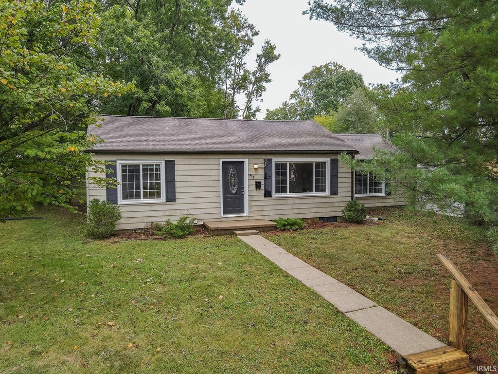 Photo of 905 S Lincoln Street, Bloomington, IN 47401 (MLS # 202640204)