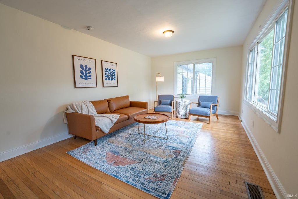 Photo of 905 S Lincoln Street, Bloomington, IN 47401 (MLS # 202640204)