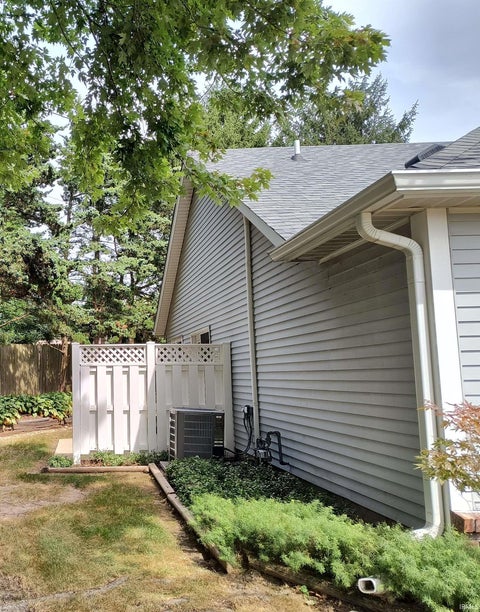 Tiny photo for 1903 Twin Oaks Lane, Lafayette, IN 47905 (MLS # 202638063)