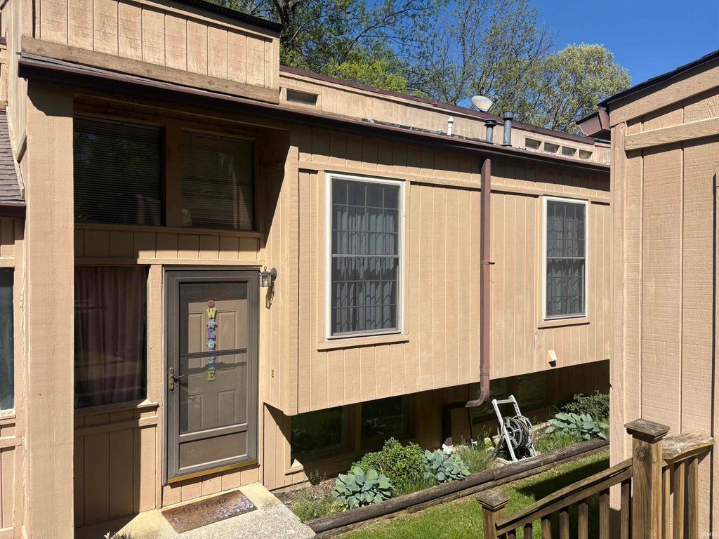 Photo of 2930 W Winterberry Court, Bloomington, IN 47404 (MLS # 202614913)