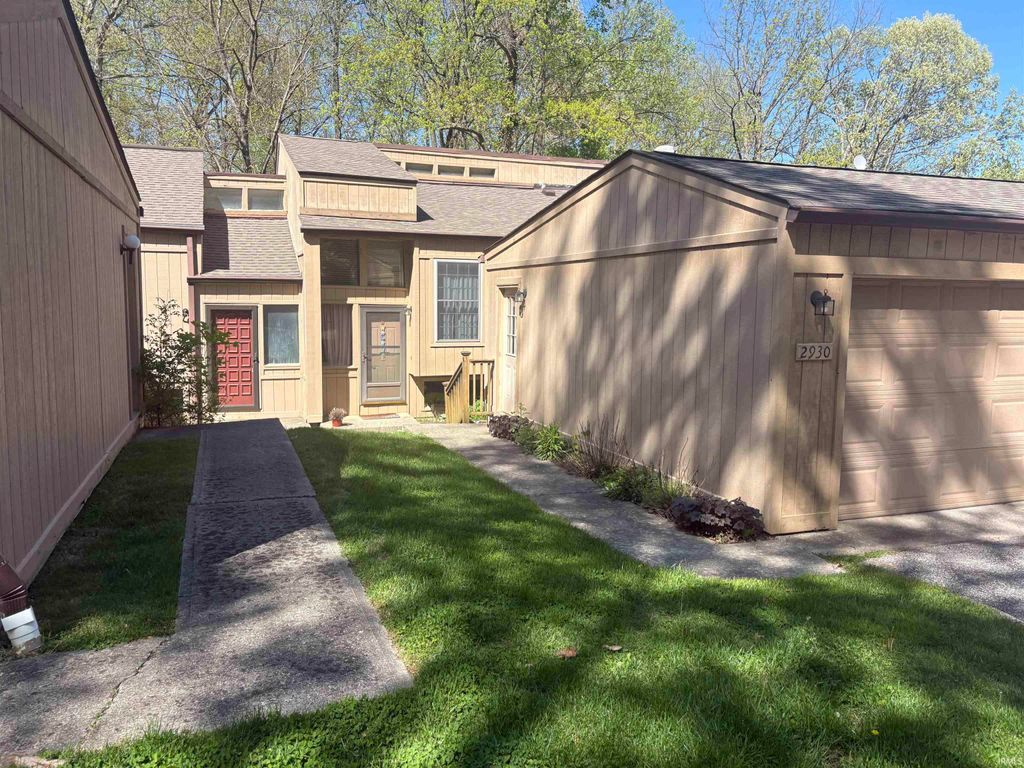 Photo of 2930 W Winterberry Court, Bloomington, IN 47404 (MLS # 202614913)
