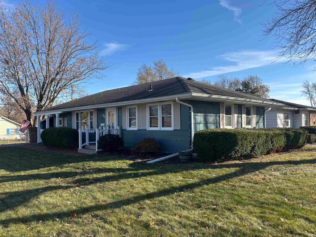 Photo of 3410 CHARLOTTE Avenue, Fort Wayne, IN 46805 (MLS # 202606371)