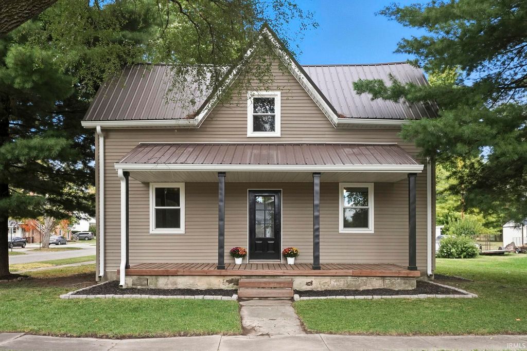 Photo of 492 W Maple Street, Wabash, IN 46992 (MLS # 202536980)