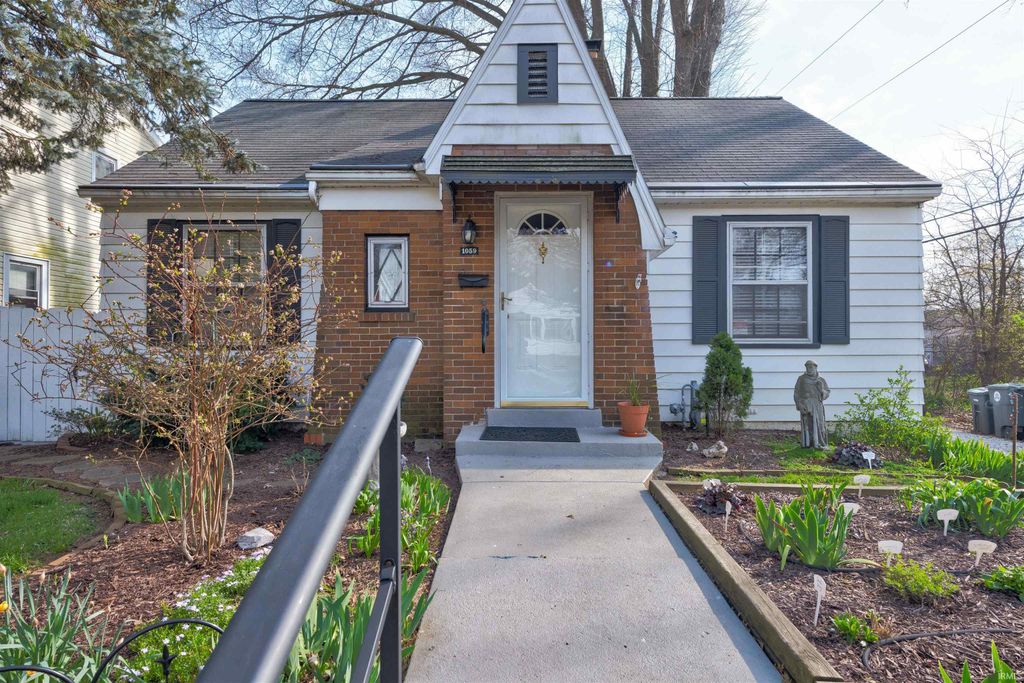 Photo of 1059 Waggoner Avenue, Evansville, IN 47714 (MLS # 202610508)