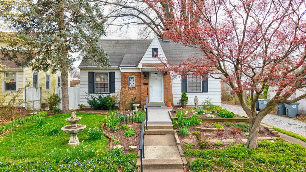Photo of 1059 Waggoner Avenue, Evansville, IN 47714 (MLS # 202610508)