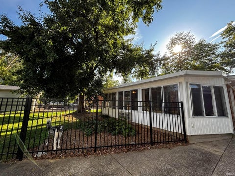 Tiny photo for 1726 DIANNE Avenue, Evansville, IN 47714 (MLS # 202638017)