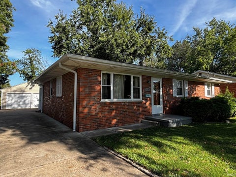 Tiny photo for 1726 DIANNE Avenue, Evansville, IN 47714 (MLS # 202638017)