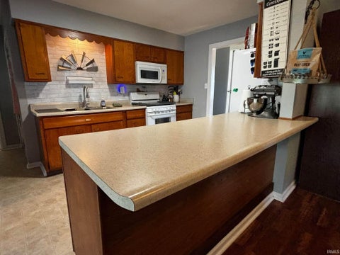 Tiny photo for 1726 DIANNE Avenue, Evansville, IN 47714 (MLS # 202638017)