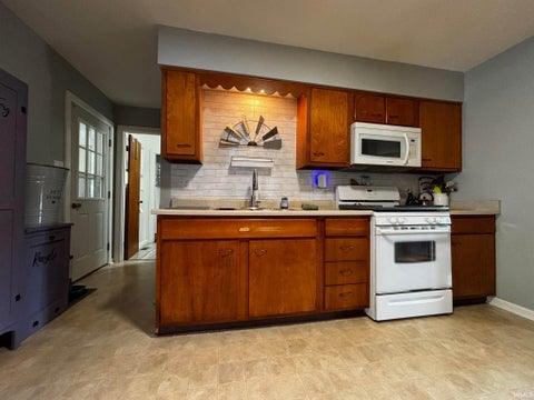 Tiny photo for 1726 DIANNE Avenue, Evansville, IN 47714 (MLS # 202638017)