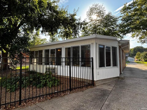 Tiny photo for 1726 DIANNE Avenue, Evansville, IN 47714 (MLS # 202638017)
