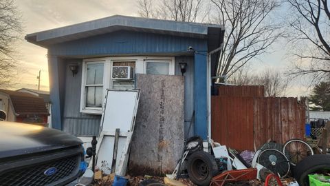 Tiny photo for 3880 W County Rd 1400 S Street, Kokomo, IN 46901 (MLS # 202600190)