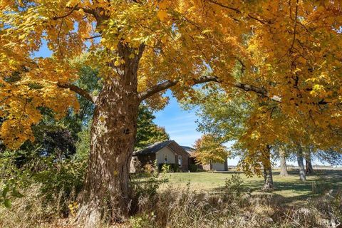 Photo of 9124 N County Road 275 E, Pittsboro, IN 46167 (MLS # 202544042)