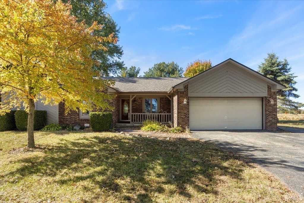 Photo of 9124 N County Road 275 E, Pittsboro, IN 46167 (MLS # 202544042)