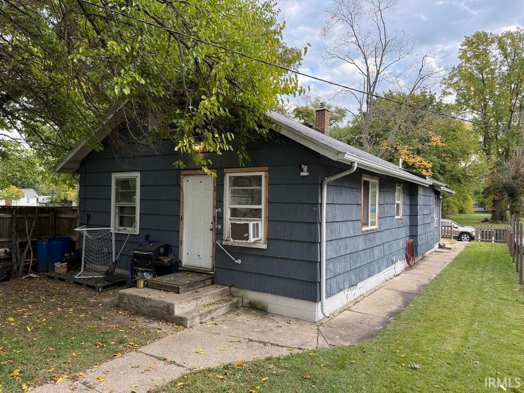 Photo of 1115 Johnson Street, South Bend, IN 46628 (MLS # 202542758)