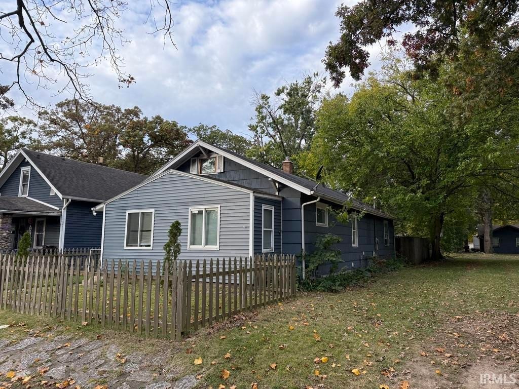 Photo of 1115 Johnson Street, South Bend, IN 46628 (MLS # 202542758)