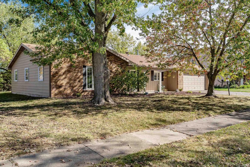 Photo of 3322 Blackfoot Court, Fort Wayne, IN 46815 (MLS # 202541537)
