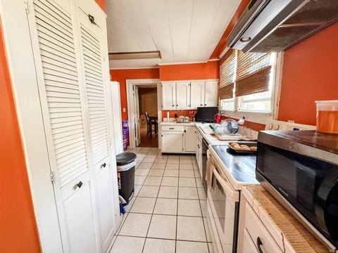 Tiny photo for 1546 W Mulberry Street, Kokomo, IN 46901 (MLS # 202635968)