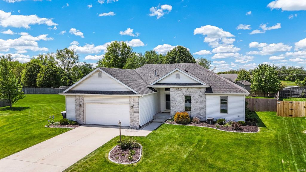 Photo of 9418 Greyhawk Drive, Fort Wayne, IN 46835 (MLS # 202618325)