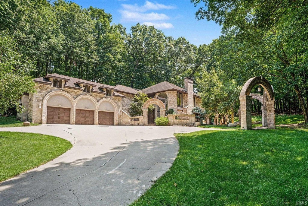 Photo of 19710 Amberwood Drive, Bristol, IN 46507 (MLS # 202625868)