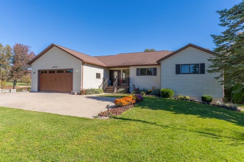 Tiny photo for 5010 Terry Lake Road, Hamilton, IN 46742 (MLS # 202643689)