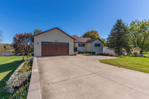 Tiny photo for 5010 Terry Lake Road, Hamilton, IN 46742 (MLS # 202643689)
