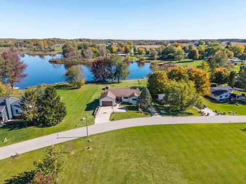 Photo of 5010 Terry Lake Road, Hamilton, IN 46742 (MLS # 202643689)